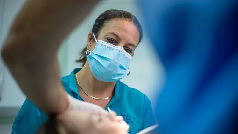 Rocío Higuera durante un tratamiento